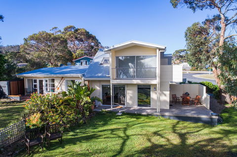 Cod Rock Point - Accommodation Gladstone 2