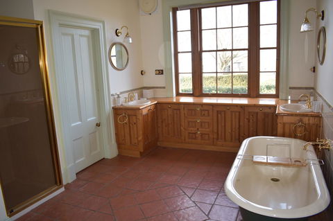 CLAYFIELD HOMESTEAD - Rustic Country Accommodation - Accommodation Gladstone 14