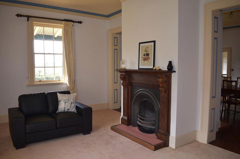 CLAYFIELD HOMESTEAD - Rustic Country Accommodation - Accommodation Gladstone 9