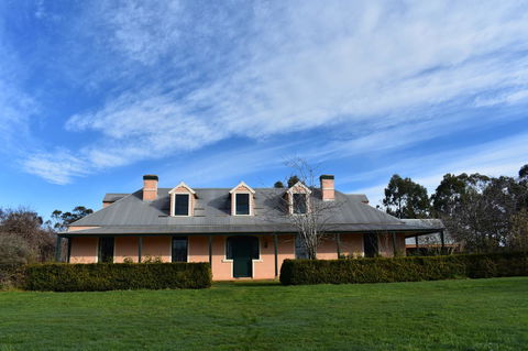 CLAYFIELD HOMESTEAD - Rustic Country Accommodation - Accommodation Gladstone 0