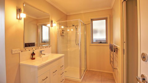 Hobart Villa - Accommodation Gladstone 10