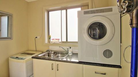 Hobart Villa - Accommodation Gladstone 11