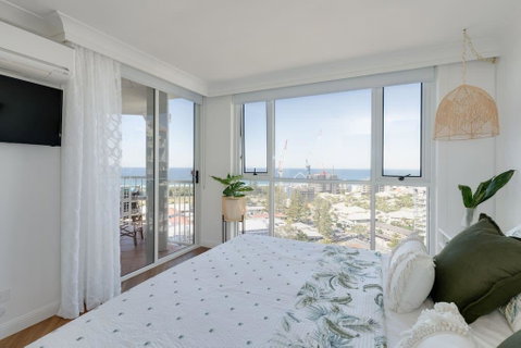NEW Beautiful 1 Bedroom Beach Views Broadbeach - Accommodation Gladstone 0