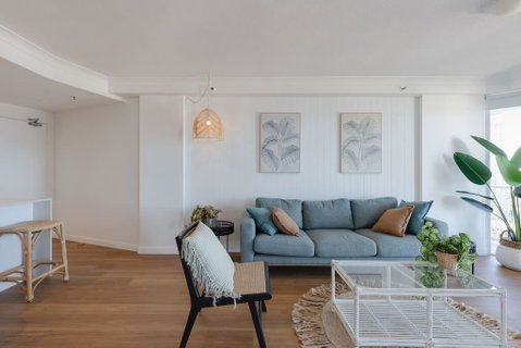 NEW Beautiful 1 Bedroom Beach Views Broadbeach - Accommodation Gladstone 1