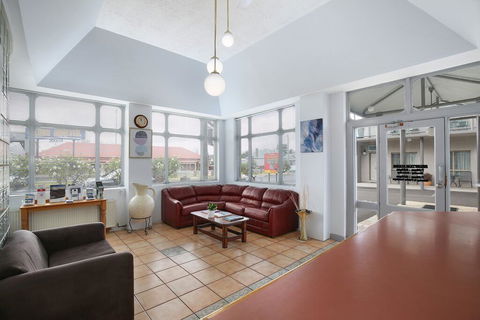 New England Motor Inn - Accommodation Gladstone 3