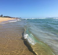 NEW UPMARKET COMFORTABLE 2 Bed 2 Bath OCEAN VIEWS 250m to BUDDINA BEACH - Accommodation Gladstone