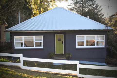 NEW Winston Cottage Leura Views & Location - Accommodation Gladstone 0