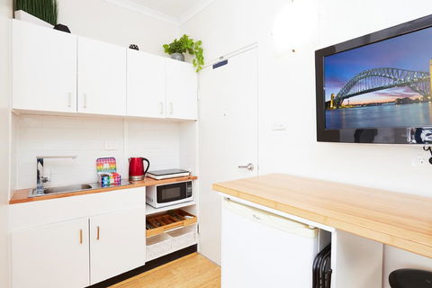 Newly Renovated Studio W Communal Rooftop Terrace - Accommodation Gladstone 3