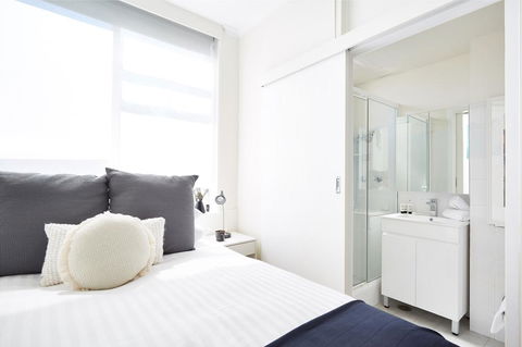 Newly Renovated Studio W Communal Rooftop Terrace - Accommodation Gladstone 2