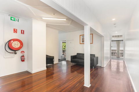 Newmarket Hotel - Accommodation Gladstone 3