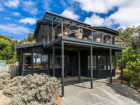 NICHE ON NOBLE - Ever Changing Vista - Accommodation Gladstone 0