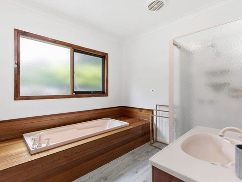 NICHE ON NOBLE - Ever Changing Vista - Accommodation Gladstone 1