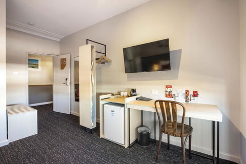 Nightcap At Ocean Beach Hotel - Accommodation Gladstone 2
