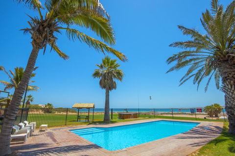 Ningaloo Reef Resort - Accommodation Gladstone 0