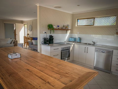 No. 10 Coffin Bay - Accommodation Gladstone 2