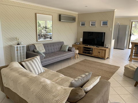 No. 10 Coffin Bay - Accommodation Gladstone 1