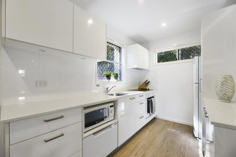Noosa Heads Beach Comfort - Unit 3 Yaringa, 29 Noosa Drive - Accommodation Gladstone 3