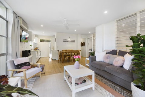 Noosa Heads Beach Comfort - Unit 3 Yaringa, 29 Noosa Drive - Accommodation Gladstone 1