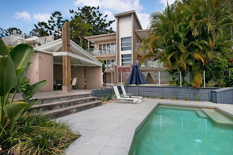 Noosa Penthouse Close To Hastings Street - Unit 2 Vue, 28 Edgar Bennett Ave - Accommodation Gladstone 3
