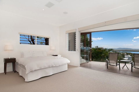 Noosa Penthouse Close To Hastings Street - Unit 2 Vue, 28 Edgar Bennett Ave - Accommodation Gladstone 1