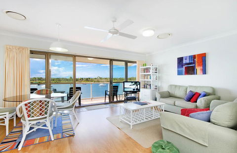 Noosa Shores Apartment 30 - Accommodation Gladstone 0