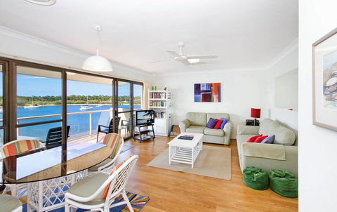 Noosa Shores Apartment 30 - Accommodation Gladstone 2