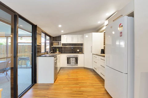 North Central Holiday Home - Accommodation Gladstone 3