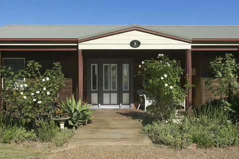 North Lodge Highland Cottage - Accommodation Gladstone 2