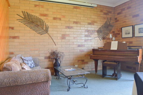 North Parkes Motel - Accommodation Gladstone 1
