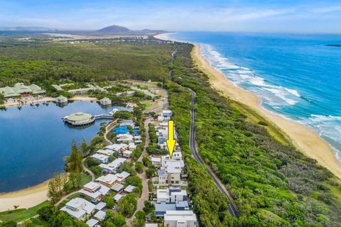 NORTHSHOR- ULTIMATE BEACH HOUSE - Accommodation Gladstone 0