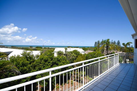 Notre Reve - 2/4 Brolga Place - Accommodation Gladstone 1