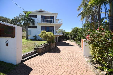 Notre Reve - 2/4 Brolga Place - Accommodation Gladstone 2