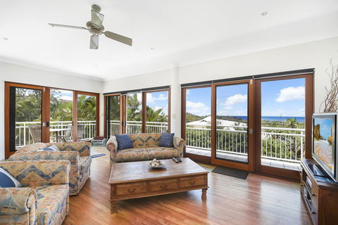 Notre Reve - 2/4 Brolga Place - Accommodation Gladstone 3