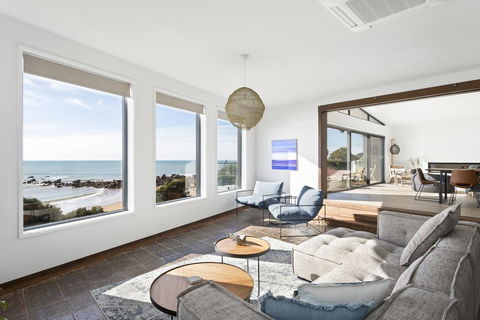 Novo Luxury Apartment - Accommodation Gladstone 1