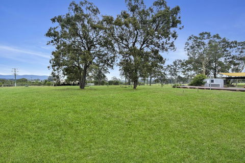 Nulkaba Escape, Super Central, Walk To Zoo, Short Drive To Potters + Wineries - Accommodation Gladstone 3