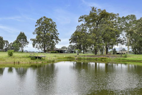 Nulkaba Escape, Super Central, Walk To Zoo, Short Drive To Potters + Wineries - Accommodation Gladstone 1
