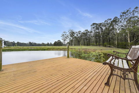 Nulkaba Escape, Super Central, Walk To Zoo, Short Drive To Potters + Wineries - Accommodation Gladstone 0