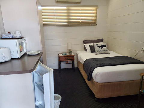 O'Sheas Windsor Hotel - Accommodation Gladstone 1