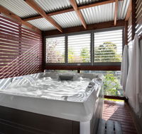 Oblique - Accommodation Gladstone