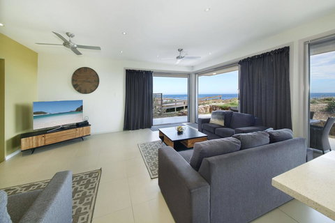 Ocean Ave 1/21 - Anna Bay - Accommodation Gladstone 1