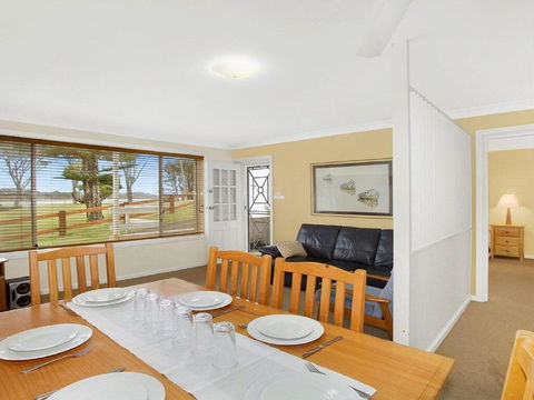 Ocean Blue Apartment Five - Ground Floor Apartment - Accommodation Gladstone 0