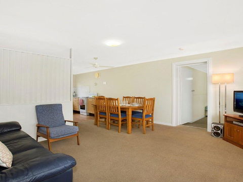 Ocean Blue Apartment Five - Ground Floor Apartment - Accommodation Gladstone 1