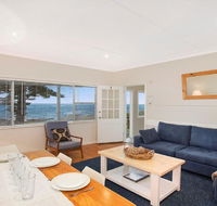 Ocean Blue Apartment One - oceanfront apartment - Accommodation Gladstone