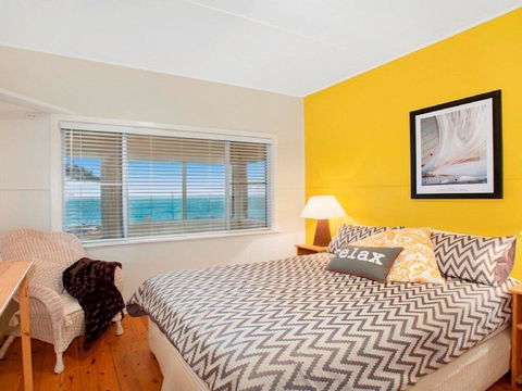 Ocean Blue Apartment One - Oceanfront Apartment - Accommodation Gladstone 2