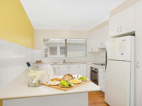 Ocean Blue Apartment Three - Apartment On 2nd Level - Accommodation Gladstone 3