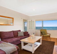 Ocean Blue Apartment Two - oceanfront apartment - Accommodation Gladstone