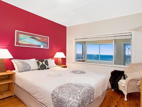 Ocean Blue Apartment Two - Oceanfront Apartment - Accommodation Gladstone 2