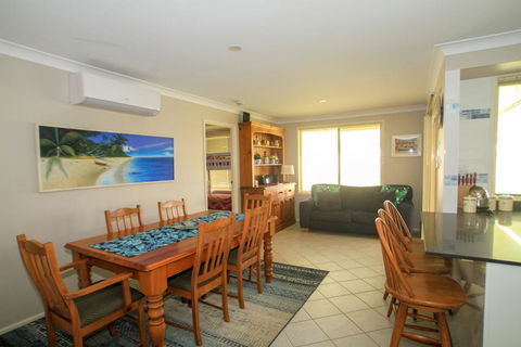 Ocean Break - At Berrara - Accommodation Gladstone 2