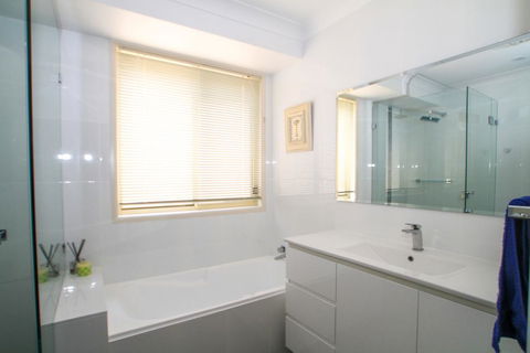 Ocean Break - At Berrara - Accommodation Gladstone 3