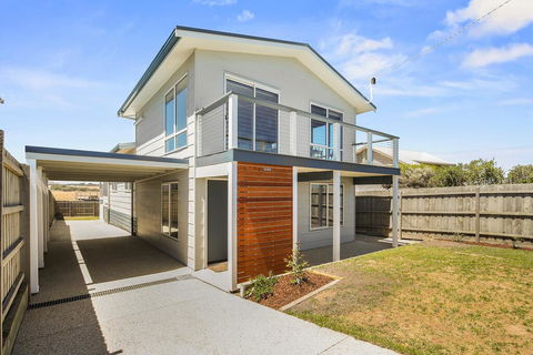 Ocean Chill 10 Minutes Drive To Phillip Island, Pet Friendly Family Home Sleeps 8 - Accommodation Gladstone 0